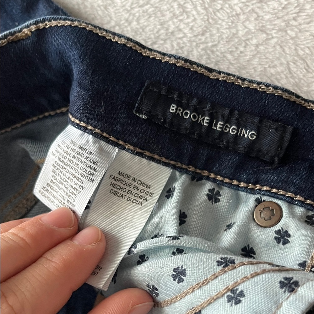 Lucky Brand Dark Indigo Women's Skinny Jeans - Picture 3 of 8